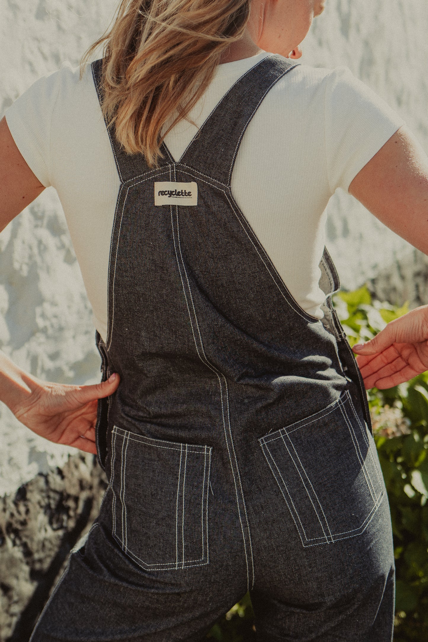 Salopette denim gris avec surcoutures blanches