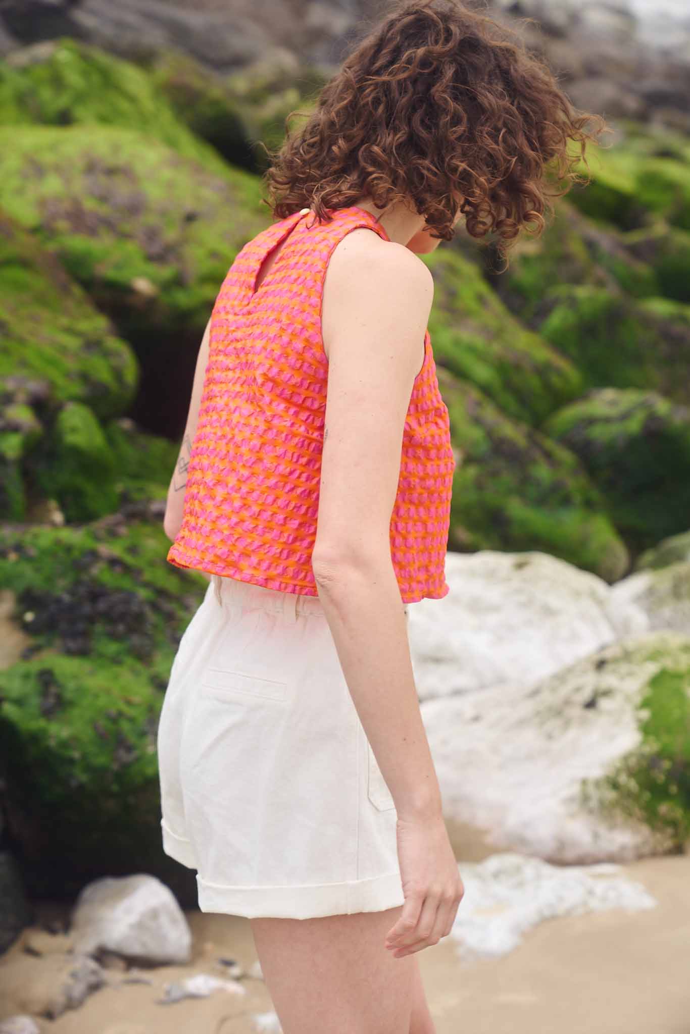 Top carreaux orange et rose