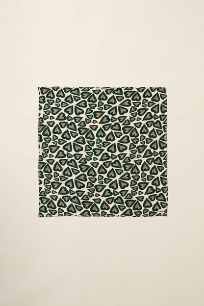 Un aplat du foulard coeur Recyclette.