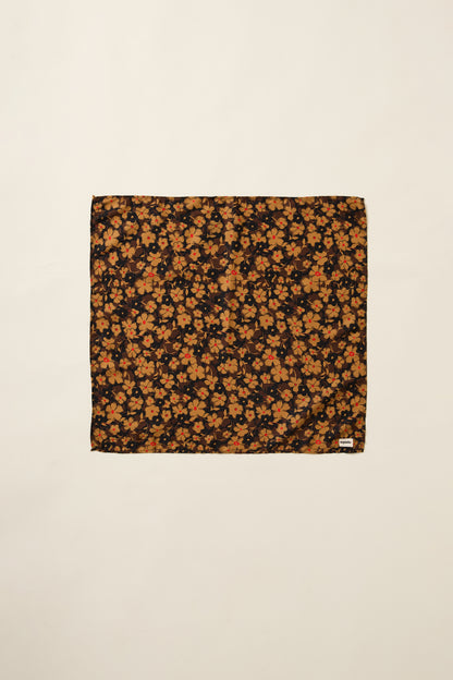 Aplat d'un foulard rétro Recyclette.