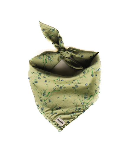 Foulard vert avec des motifs fleur fabriqué en France 