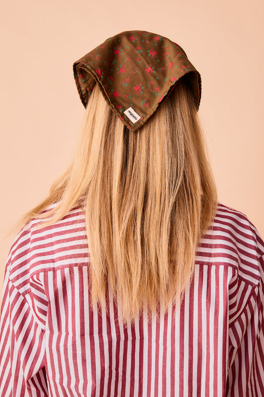 Le Foulard Marron fleuris