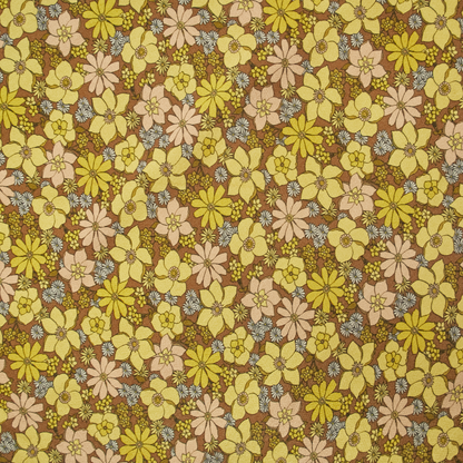 Zoom sur le motif fleuris jaune du foulard satiné Recyclette.