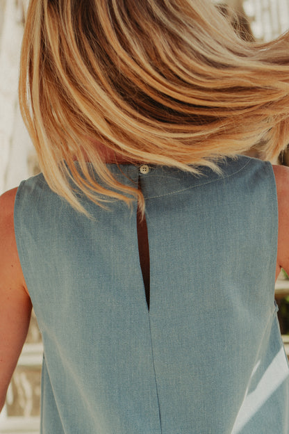 robe denim clair de dos sans manches 