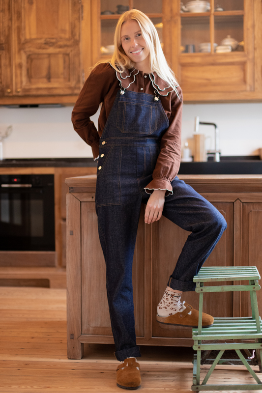 Salopette denim brut, jambes droites et taille haute 