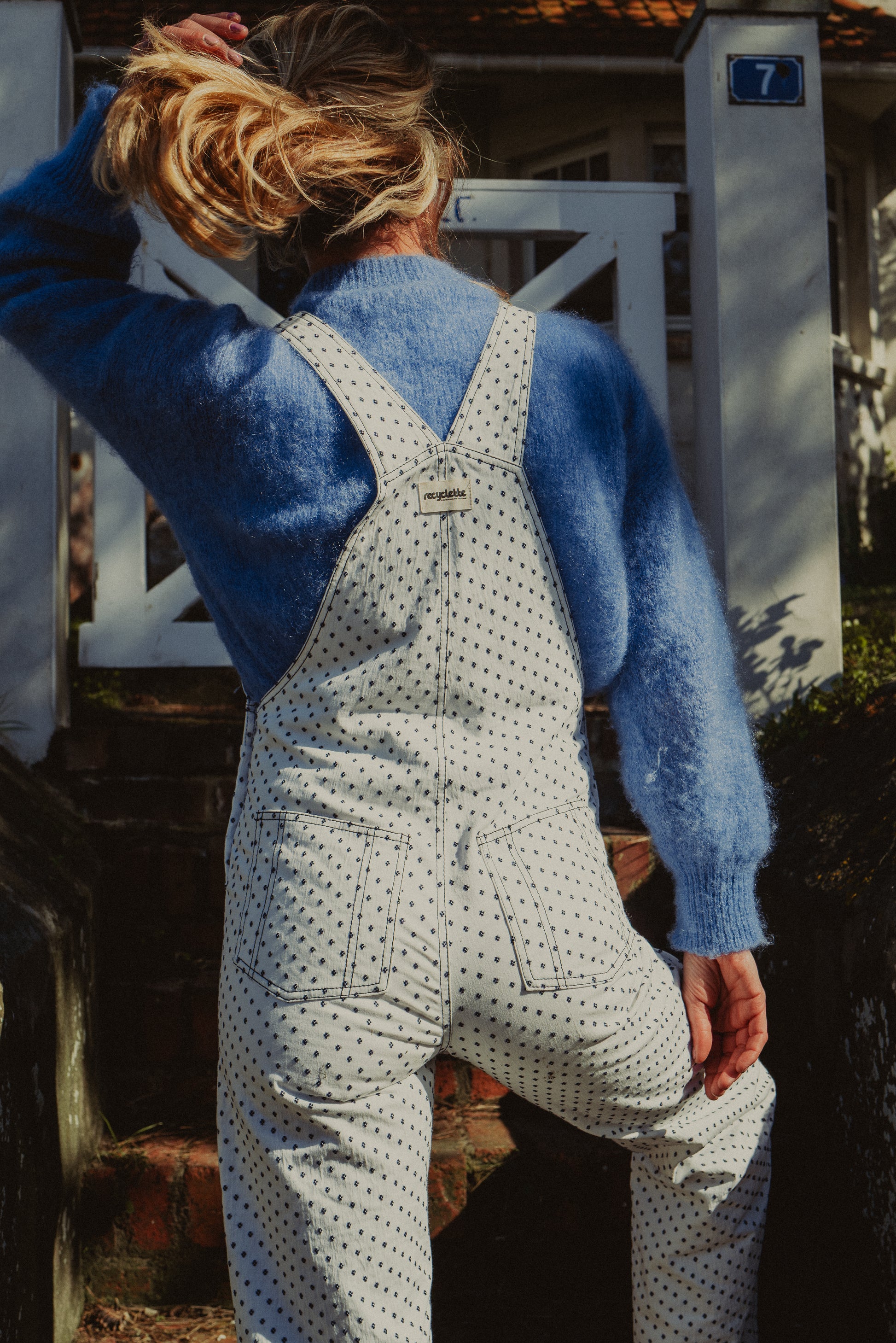 Salopette avec broderies bleues fabriquée en France